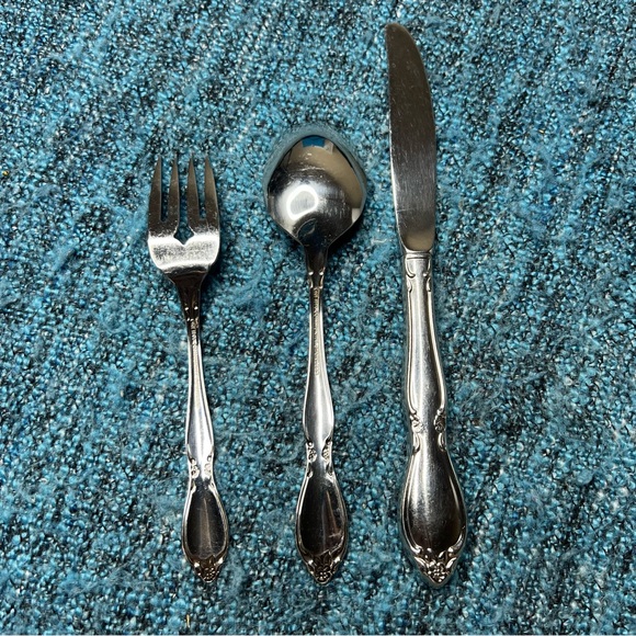 Oneida Community Stainless Chatelaine Silverware Vintage Flatware Set - Picture 4 of 5